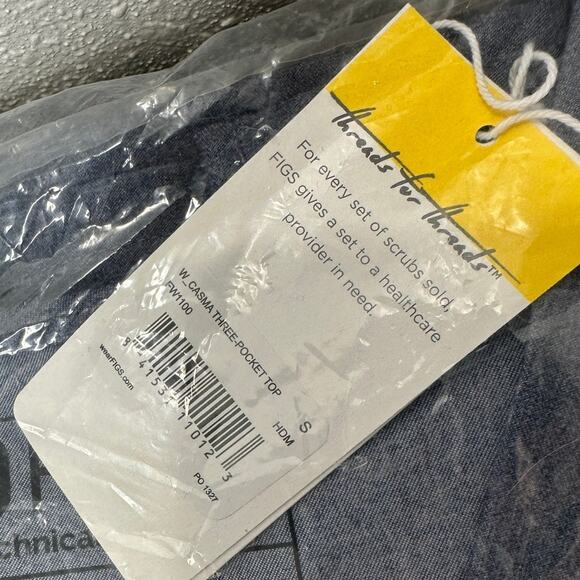 NWT FIGS Casma Scrub Top Small Blue Denim 3 Pocket V-Neck Classic Fit Top - Picture 4 of 7